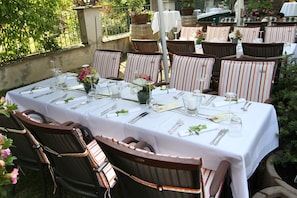 2 restaurants, dinner served, German cuisine