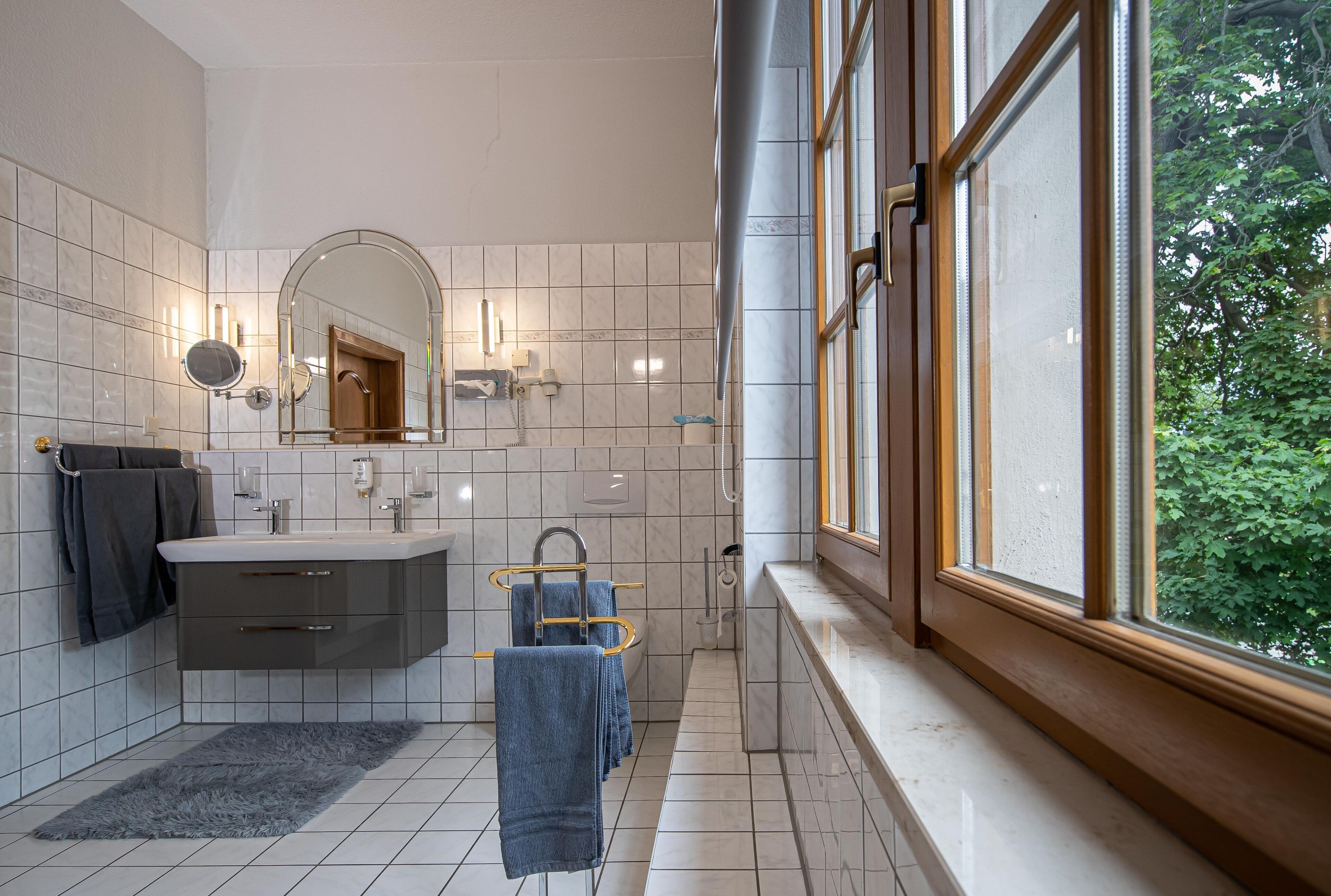 comfort double room | bathroom | shower, free toiletries, hair dryer, bathrobes