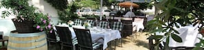 2 restaurants, dinner served, German cuisine