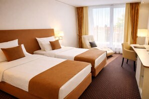 Hypo-allergenic bedding, minibar, in-room safe, desk - City Hotel Isar Residenz (Landshut)