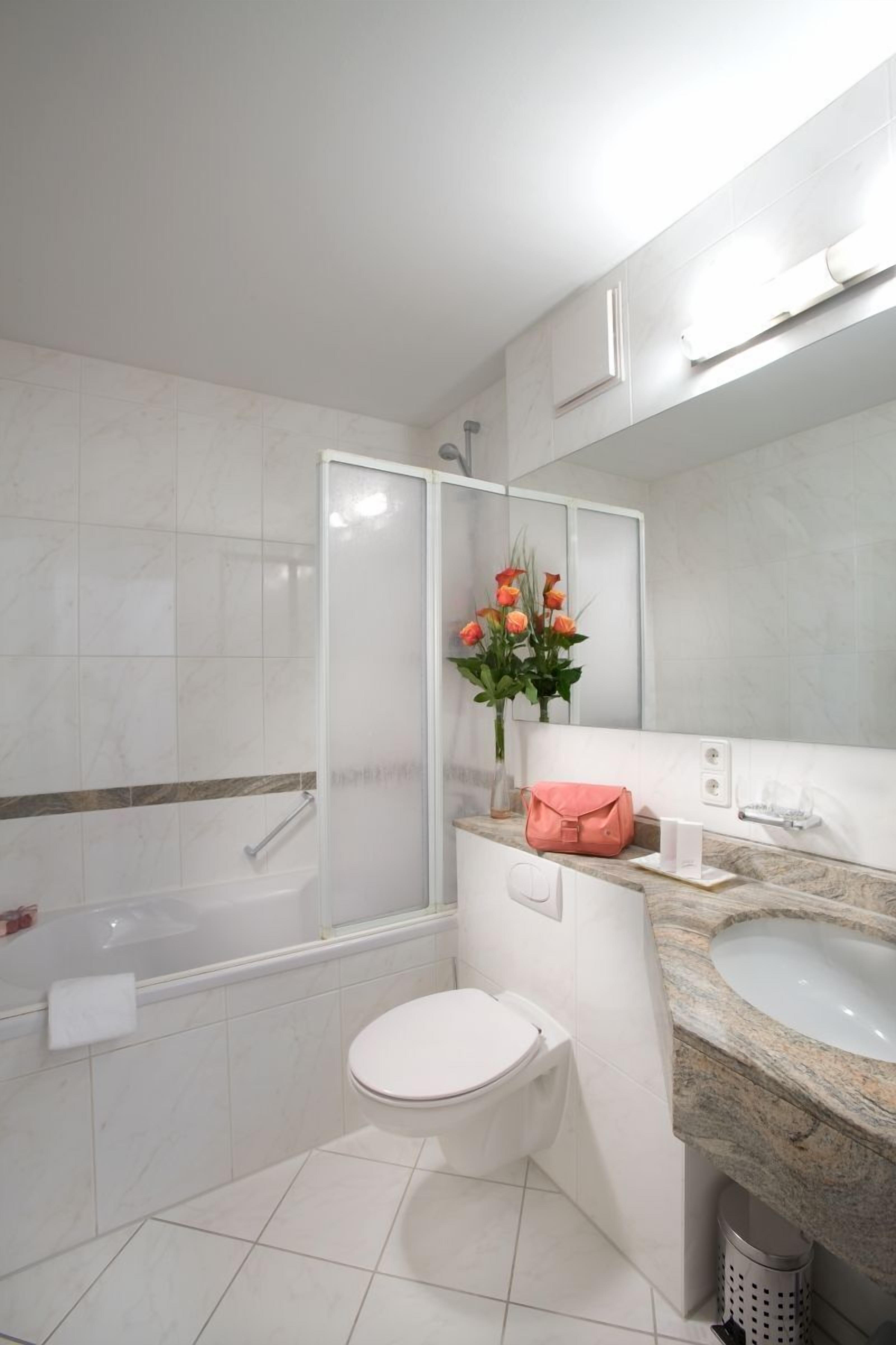 comfort apartment | bathroom | free toiletries, hair dryer, towels, soap