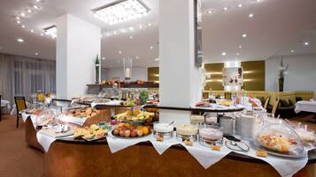 Petit déjeuner buffet servi tous les jours en supplément