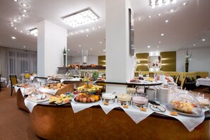 Petit déjeuner buffet servi tous les jours en supplément