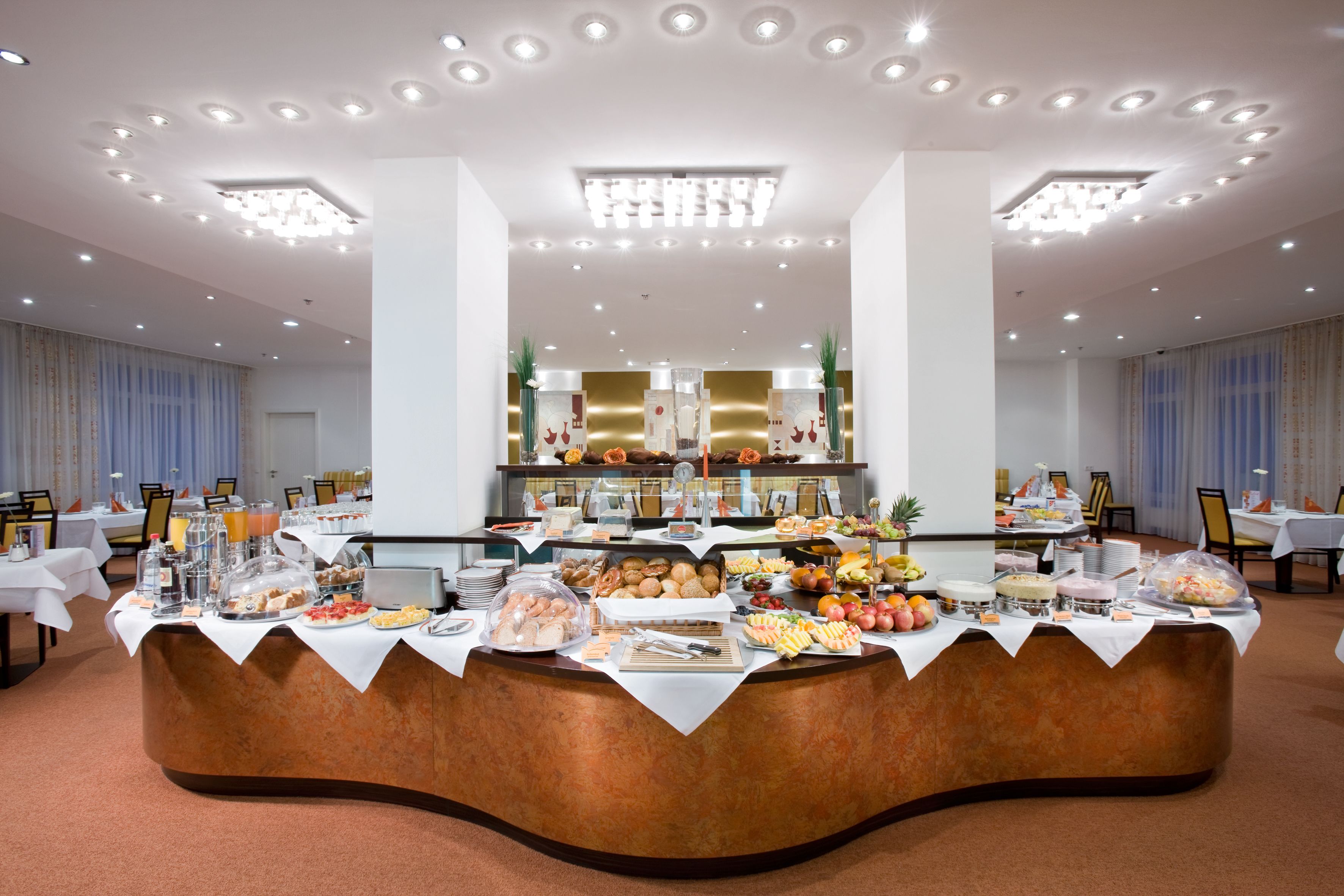 daily buffet breakfast for a fee