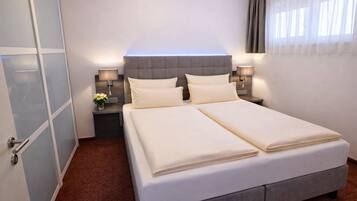 Comfort-Apartment | Allergikerbettwaren, Minibar, Zimmersafe, Schreibtisch