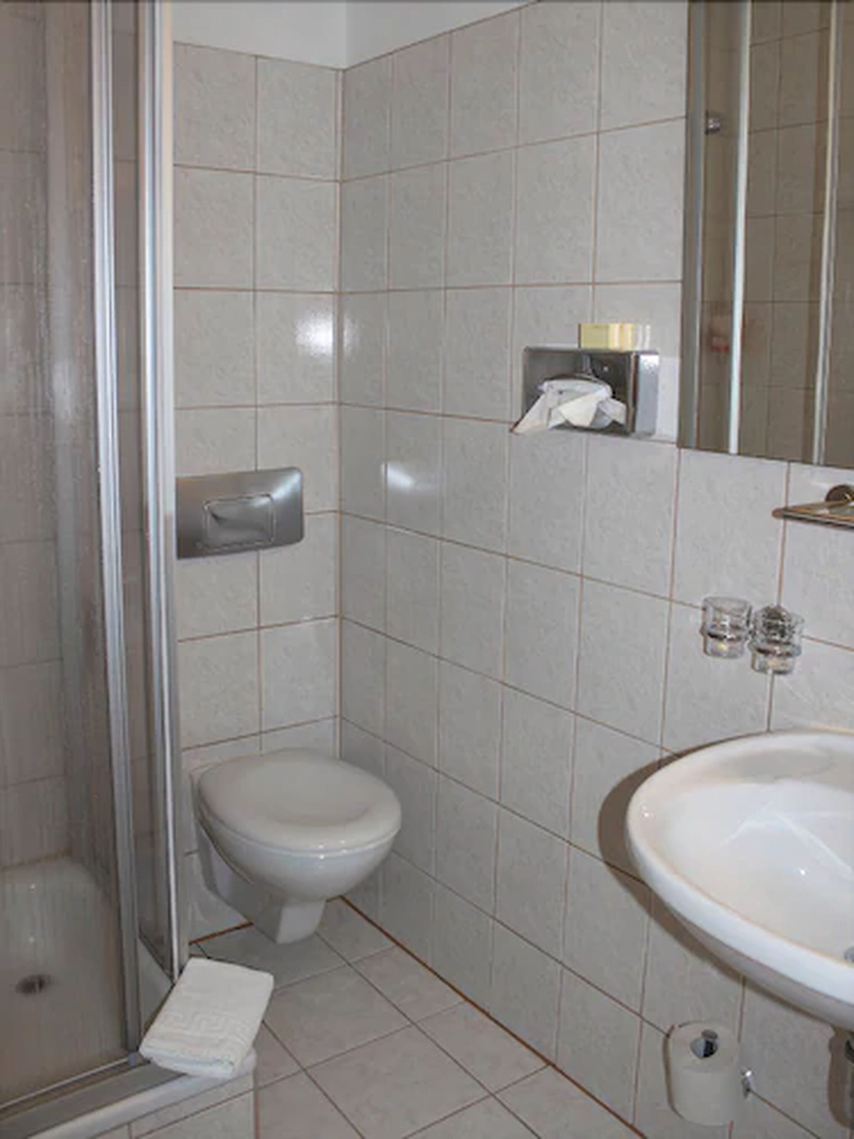 single room | bathroom | hair dryer, towels