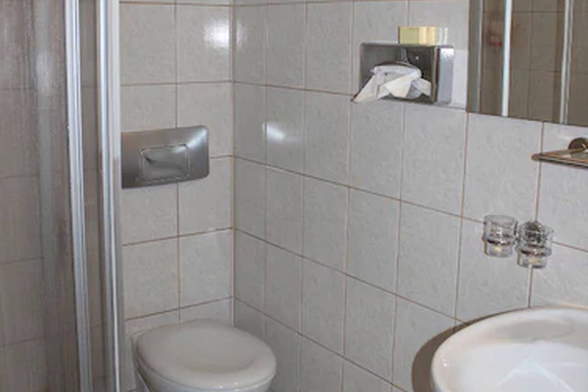 single room | bathroom | hair dryer, towels
