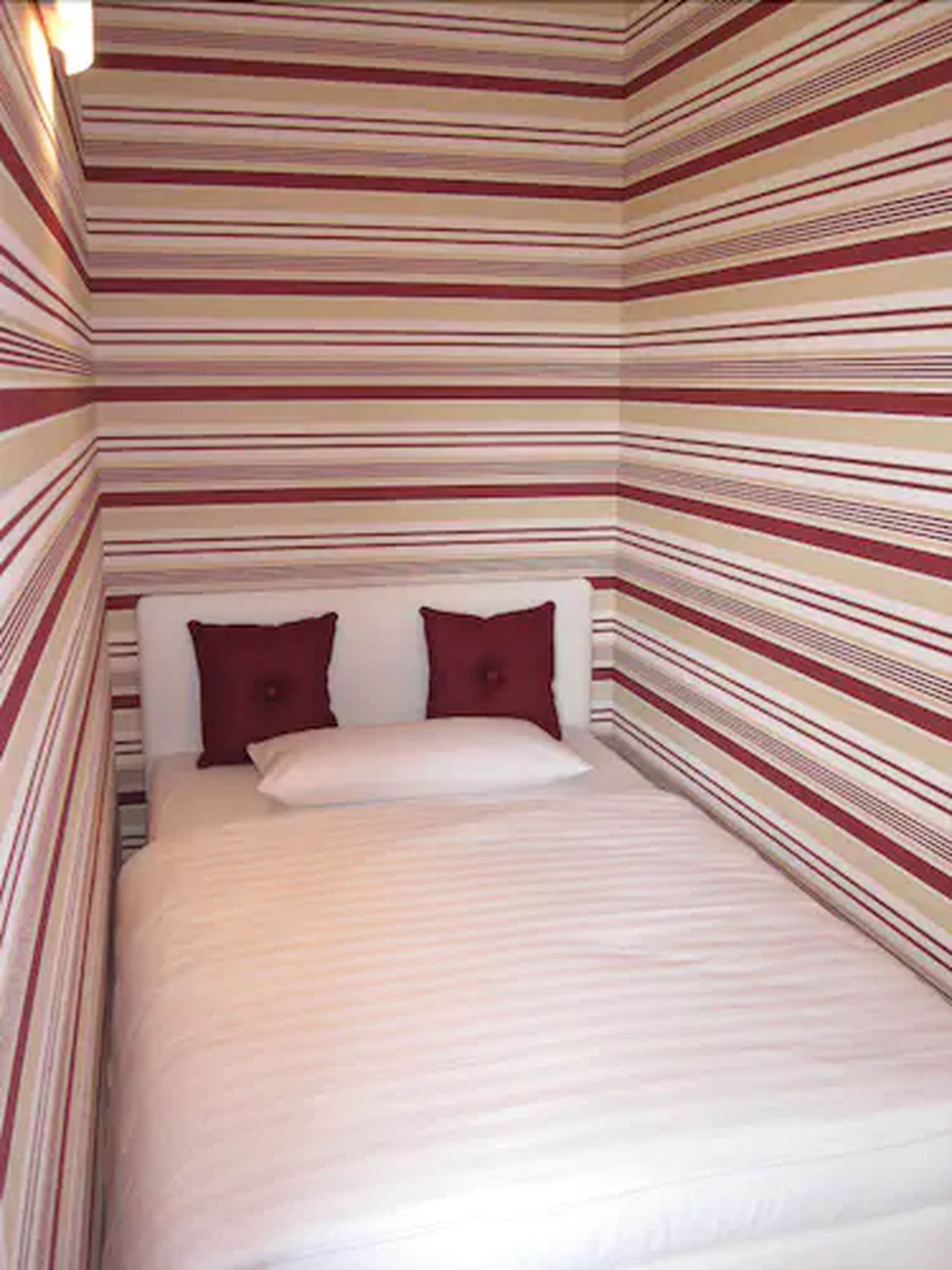 basic condo, 1 queen bed, patio, annex building | free wifi