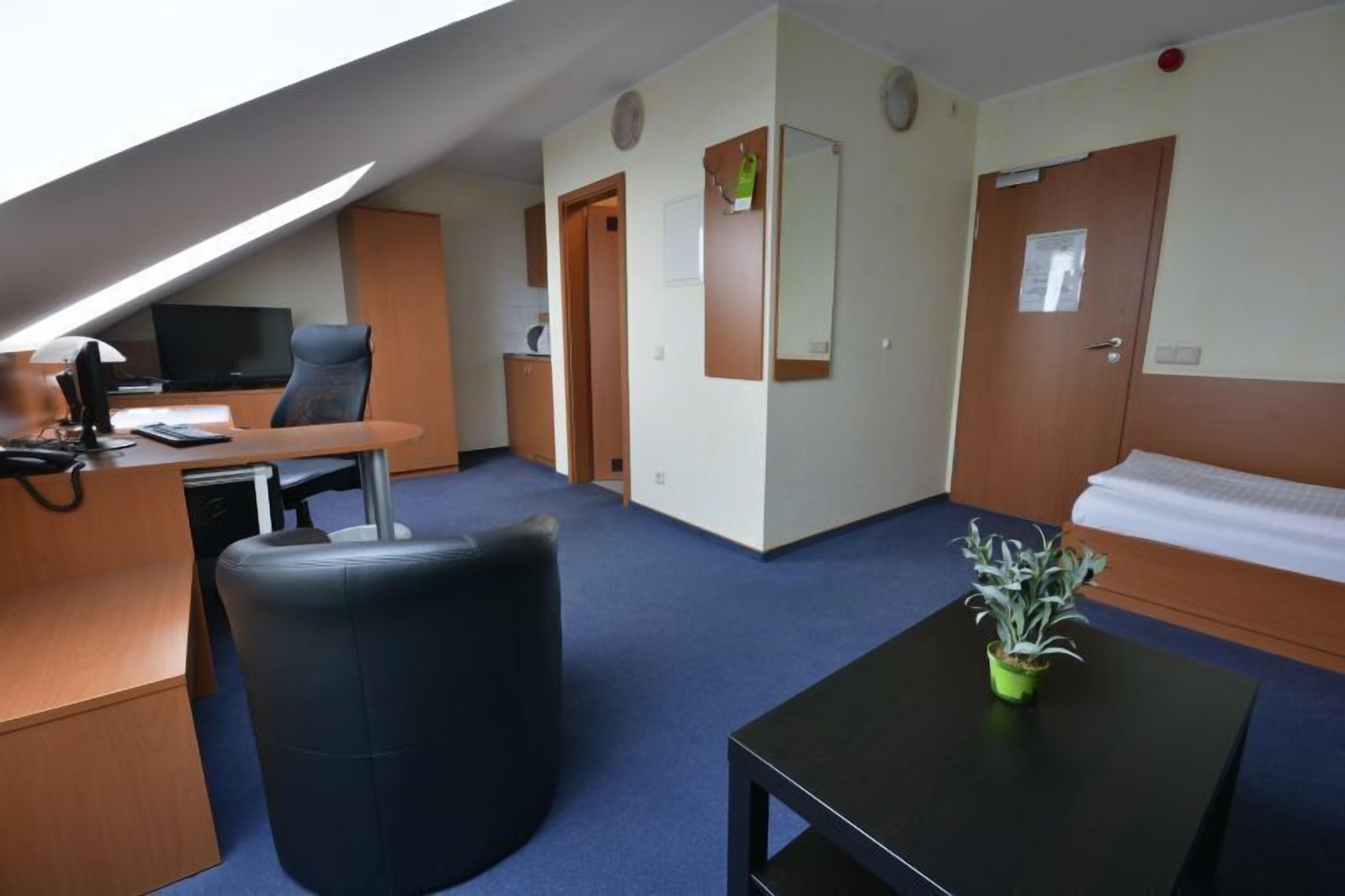 studio | 1 bedroom, hypo-allergenic bedding, in-room safe, desk