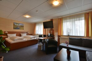 Comfort Double Room | Hypo-allergenic bedding, in-room safe, desk, laptop workspace - Hotel Nord (Rheinbach)