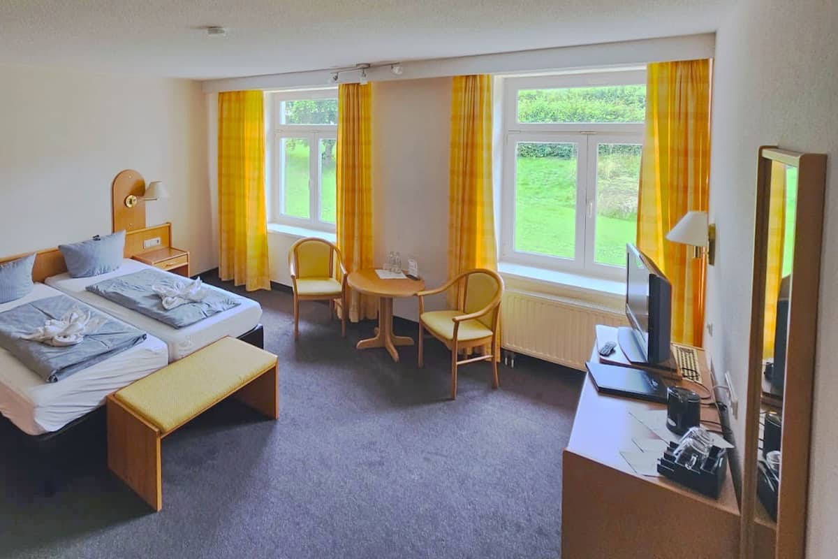 1 bedroom, desk, blackout curtains, free WiFi