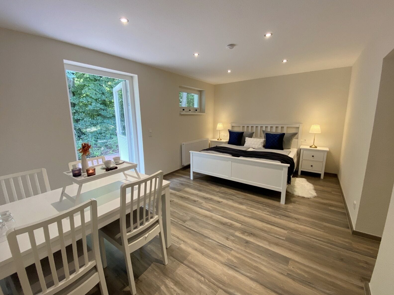 15-inch flat-screen tv with satellite channels, tv