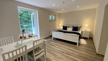 15-Zoll-Flachbildfernseher mit Satellitenempfang, Fernseher