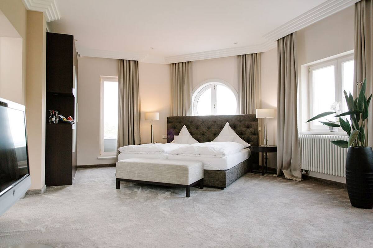 1 bedroom, desk, blackout curtains, free WiFi