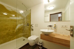 Hair dryer, towels - Hotel Gasthof Zur Post (Leipheim)