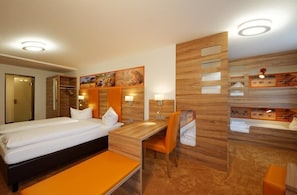 Familiekamer (2 adults and 4 children) | Hypoallergeen beddengoed, een bureau, gratis babybedden, gratis wifi