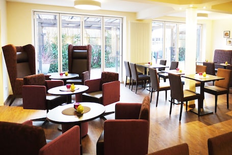 Breakfast, lunch and dinner served. Hotel Gasthof Zur Post