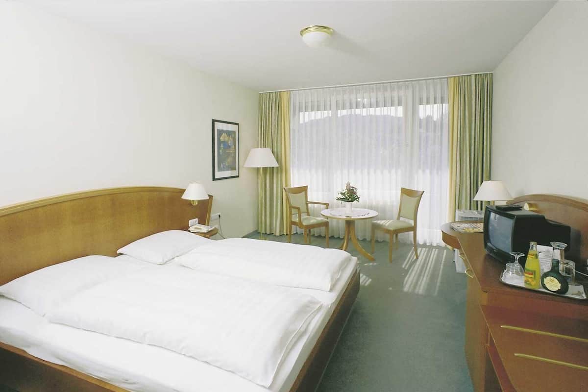 comfort double room | hypo-allergenic bedding, in-room safe, desk, soundproofing