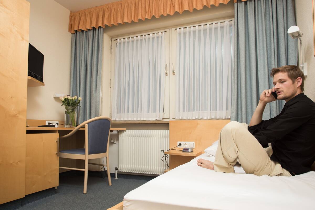 single room | hypo-allergenic bedding, in-room safe, desk, soundproofing