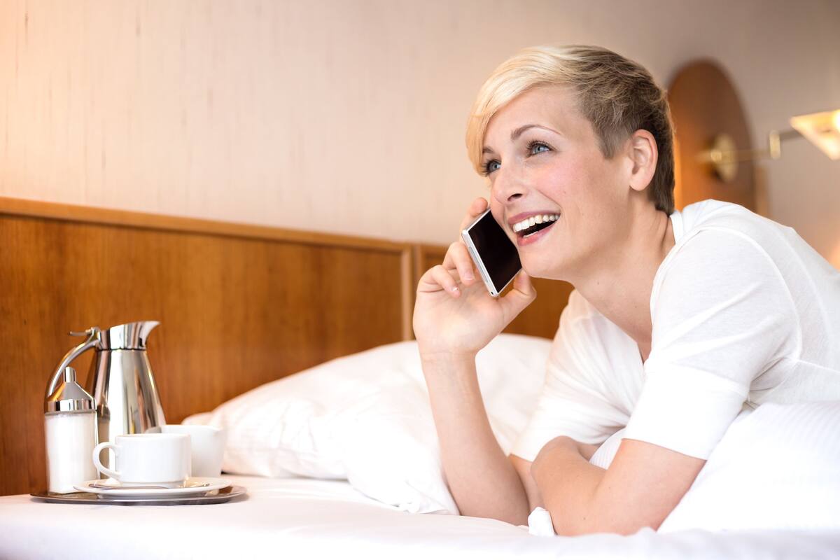 hypo-allergenic bedding, in-room safe, desk, soundproofing