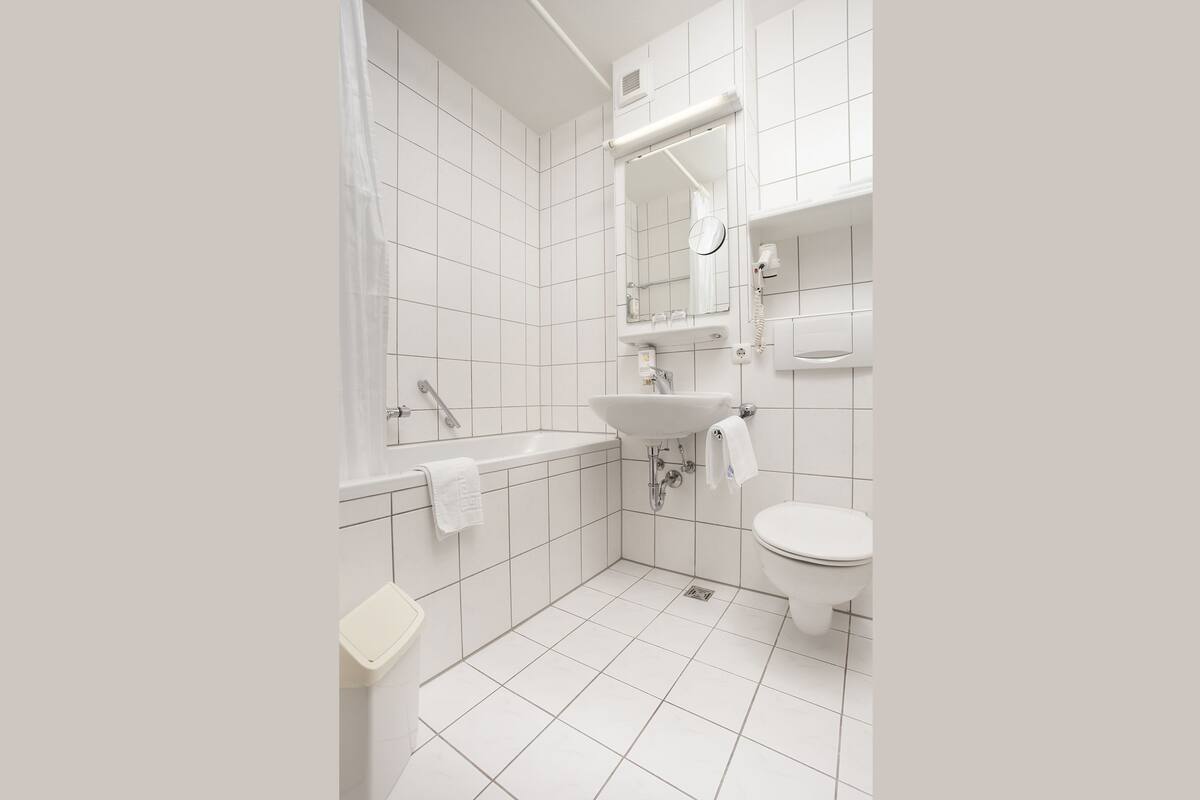 comfort double room | bathroom | shower, hair dryer, towels