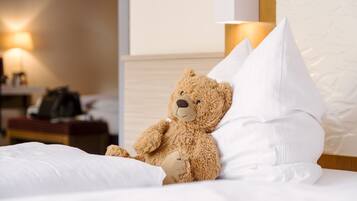 Ropa de cama hipoalergénica, escritorio y cortinas blackout
