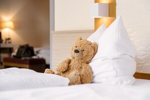 Familierom (Comfort Family Room, Villa Exclusiv) | Allergitestet sengetøy, skrivebord, blendingsgardiner og lydisolert