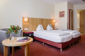 Habitación clásica doble | Ropa de cama hipoalergénica, escritorio, cortinas opacas