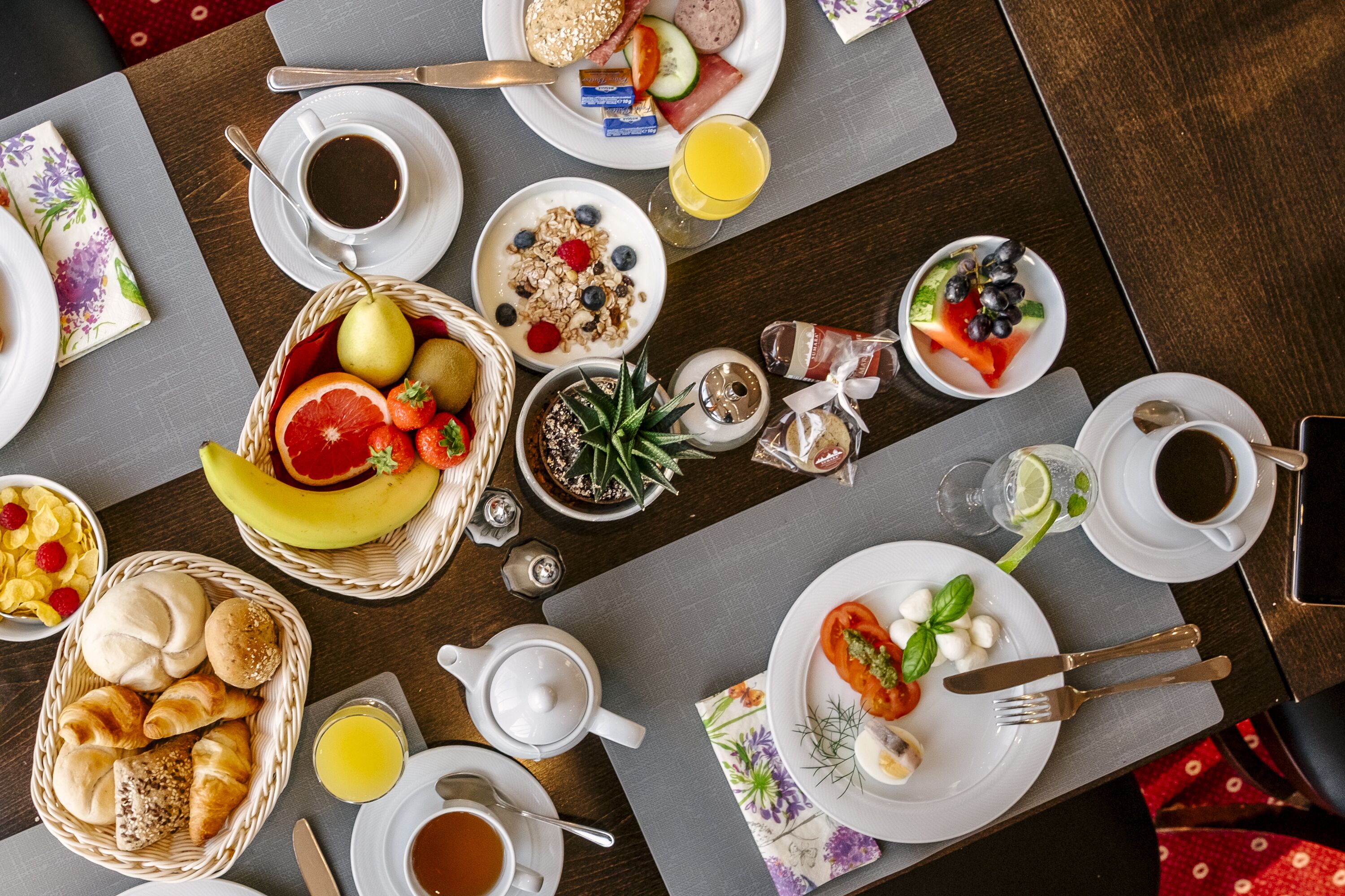Desayuno buffet todos los días (EUR 15.9 por persona) 