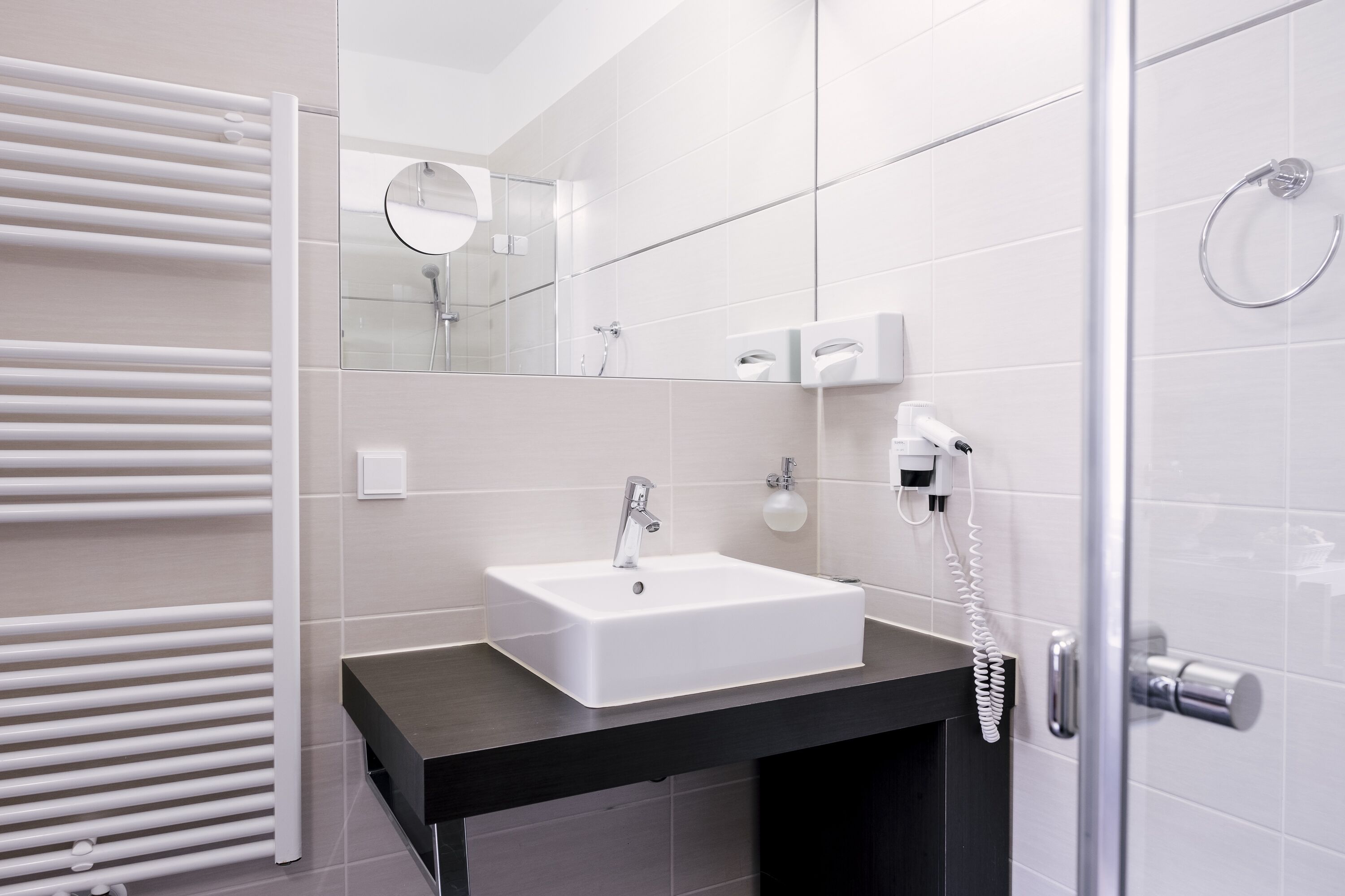 Shower, towels