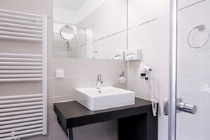 Shower, towels