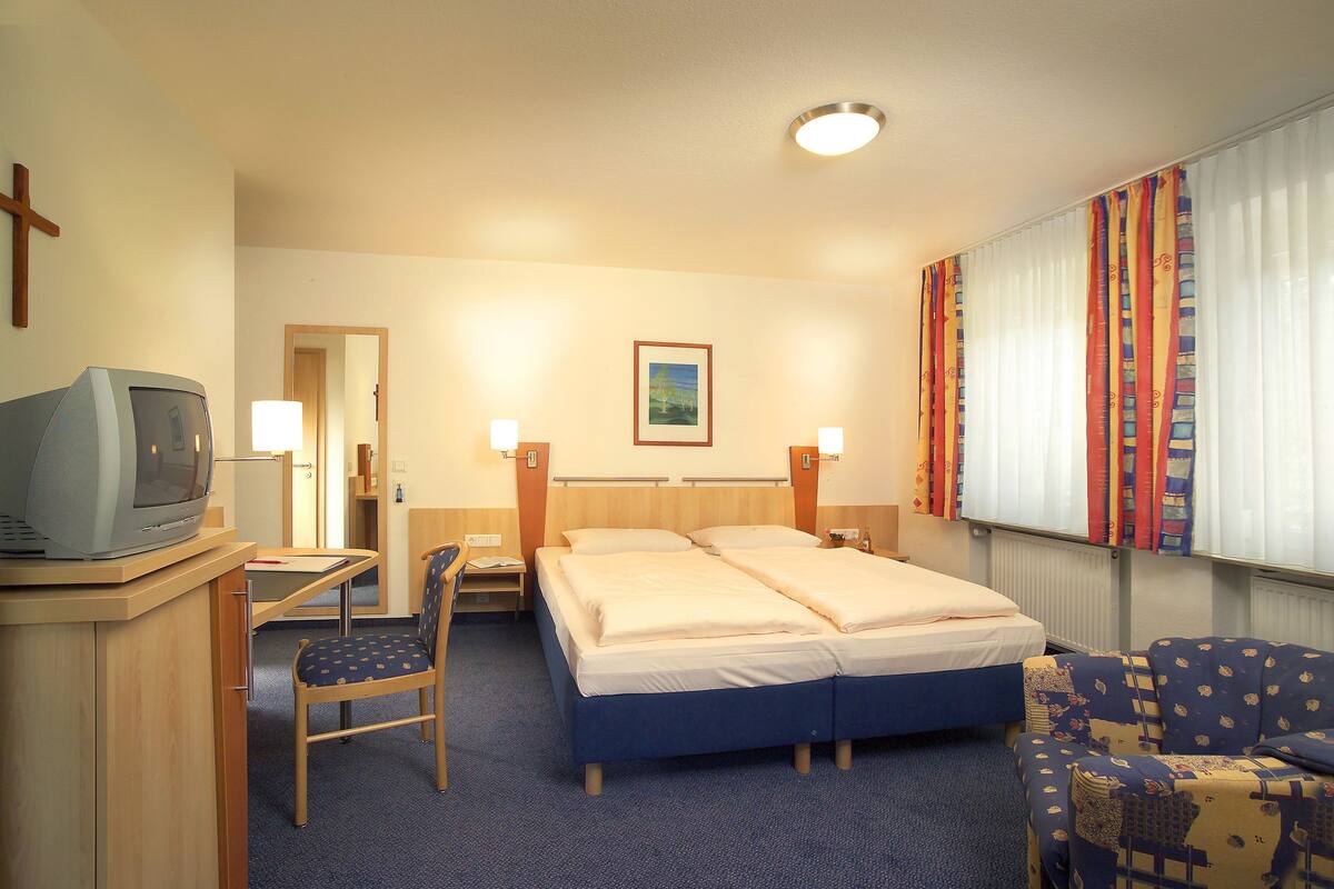 Premium Double Room | Desk, iron/ironing board, cots/infant beds, rollaway beds