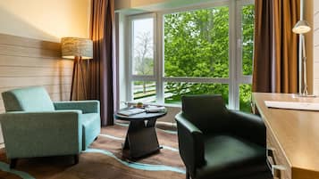 Chambre Confort (view to the lake or to the terrace) | Vue de la chambre