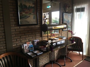 Lobby sitting area - Hotel De Weyman (Santpoort-Noord)