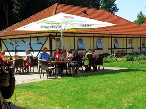 Local cuisine, alfresco dining 