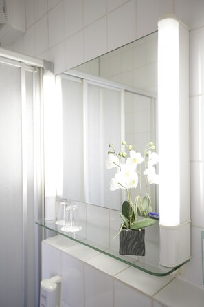 Hair dryer, towels, soap, shampoo - Central Hotel (Mannheim)