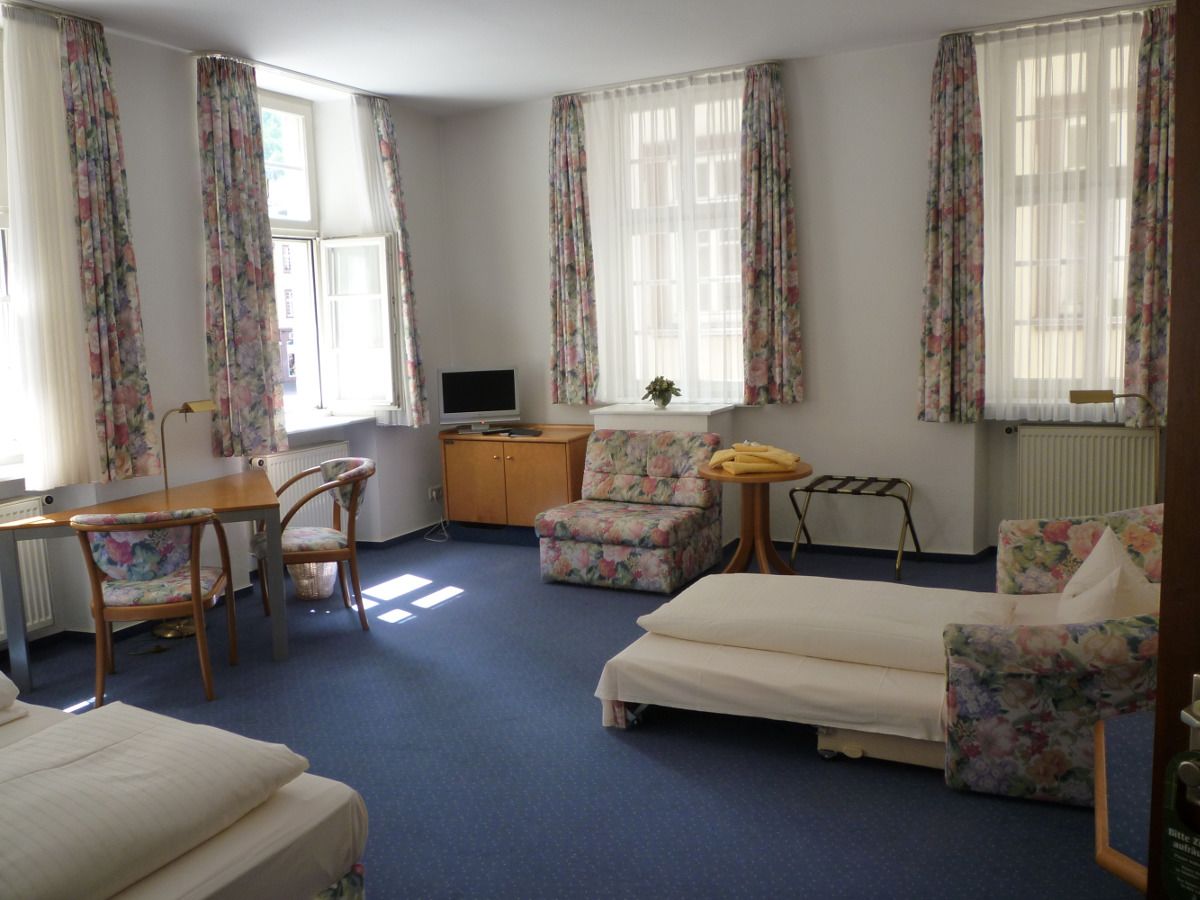 minibar, desk, iron/ironing board, cots/infant beds