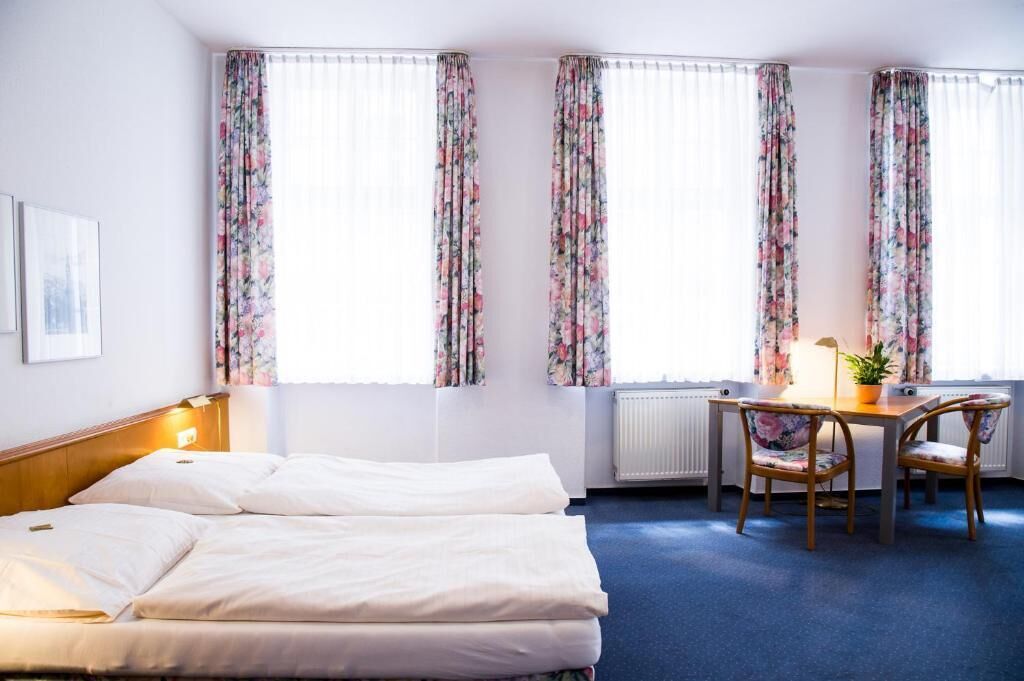 double room | minibar, desk, iron/ironing board, cots/infant beds