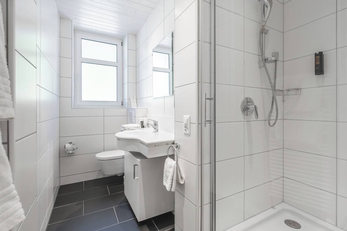 Gallery Double Room, Balcony, Mountain View | Bathroom
