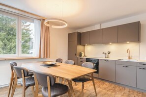 Deluxe Apartment, Balcony, Mountain View | Private kitchen