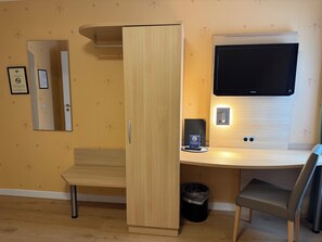 Tallelokero huoneessa, yksilöllisesti sisustettu