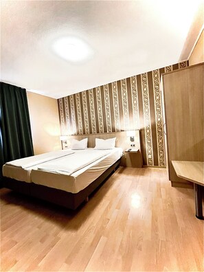Caixa forta a l'habitació, decoració individual i mobiliari individual 