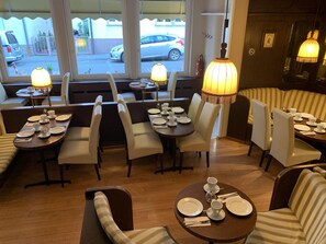 Unclassified image, 2 of 27, button - Hotel Hafner (Stuttgart)