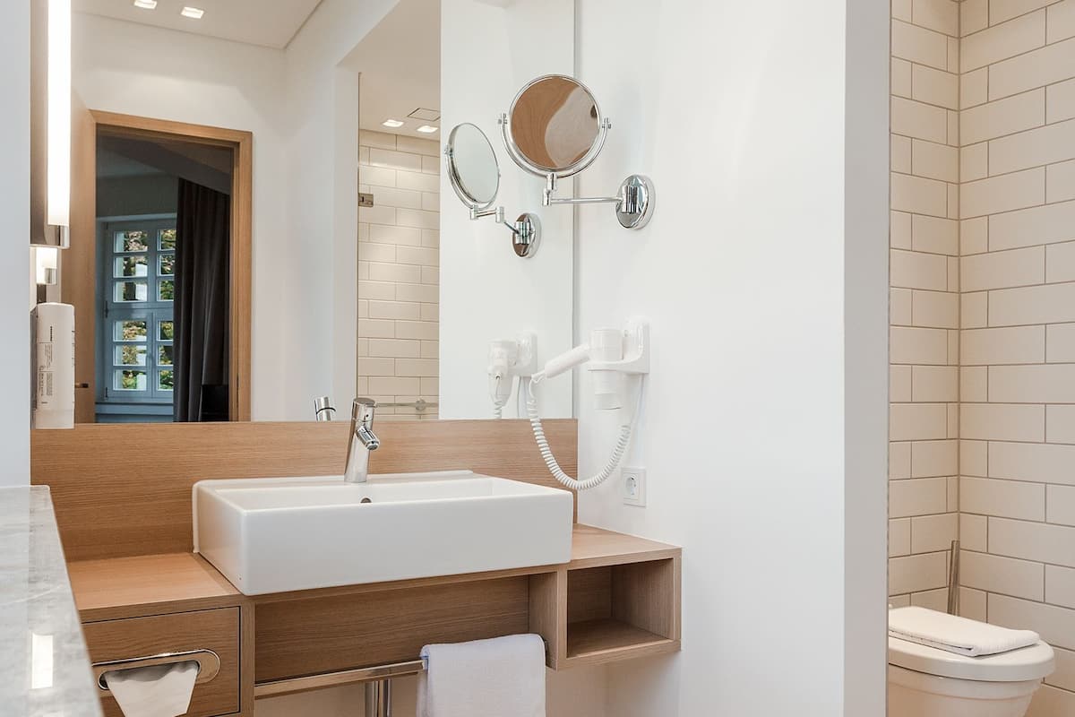 tower room | bathroom | shower, free toiletries, hair dryer, towels