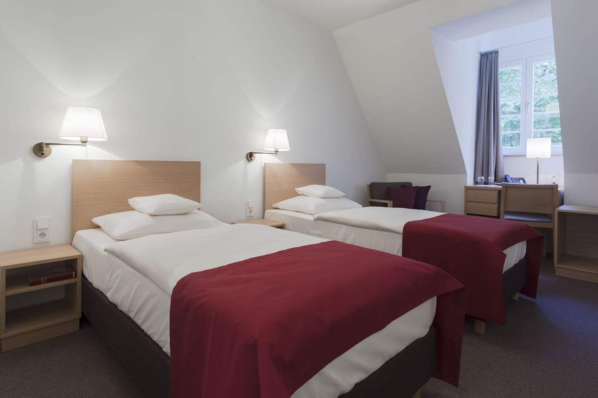 Standard Twin Room | Hypo-allergenic bedding, in-room safe, desk, blackout drapes