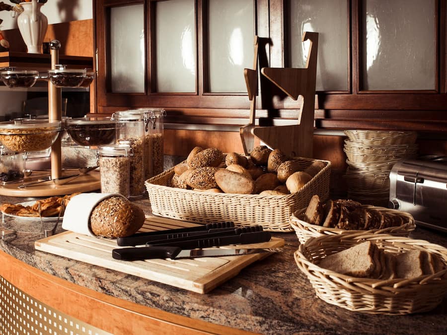 Frokostbuffé hver dag (EUR 12.50 per person)