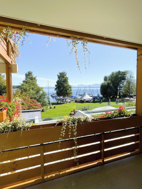 Chambre Simple, balcon, vue lac