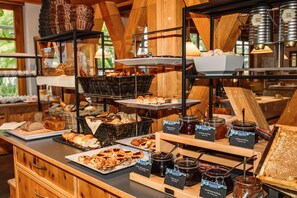 Desayuno buffet todos los días (con cargo) 