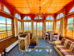 Gallery Suite, Tower | Living area | 45-inch flat-screen TV with digital channels, TV - Yachthotel Chiemsee (Prien am Chiemsee)