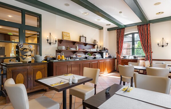 每日供应自助式早餐（每人 EUR 15.00）